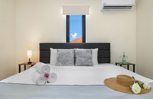 Brand NEW 3BR w Private Pool Walk to Palm Beach - Photo 35