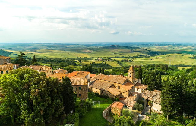 Holiday Home in Town Center with Pool, Garden, Hot Tub - Photo 58