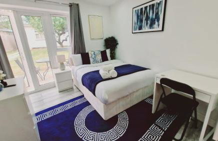 Stunning 1-bed Apartment in Harrow With Parking - Photo 7