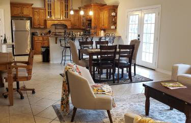 The Monarch - Foto 1