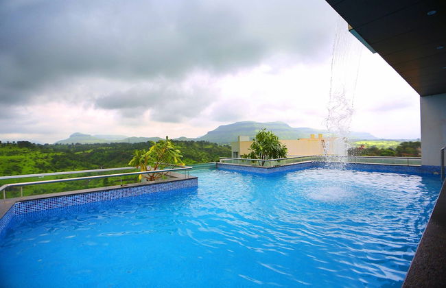 Royal Oakwood Villa by Shiloh Stay - Photo 10