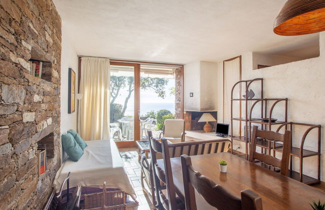 2 bedroom House in Bormes-les-Mimosas with garden and terrace - Photo 10