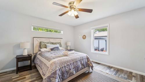 Spacious 3BR Lakefront Cottage with Stunning Views - Foto 4