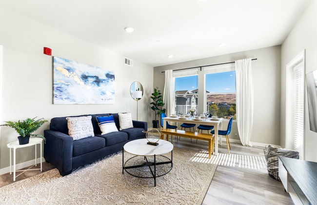 Chic Apt w Jacuzzi Pool BBQ Mountain Views - Foto 2