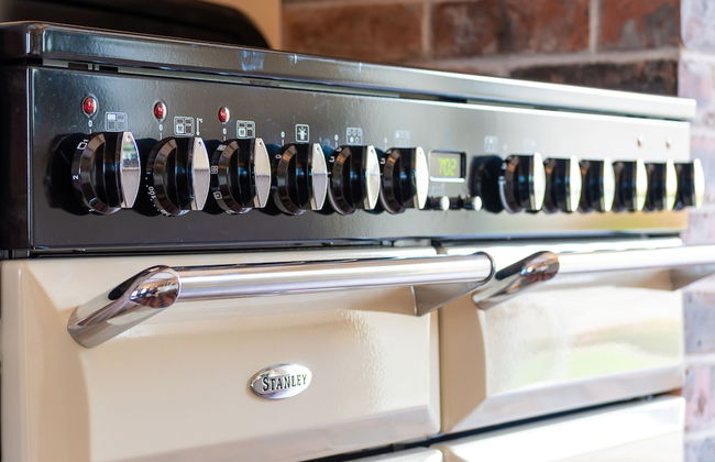 8 Bedroomed House Steeped in History - Photo 8