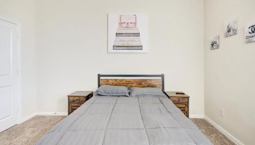 Meticulously-maintained 3-BR Townhouse w/ Backyard ~ Double-Story! - Foto 4