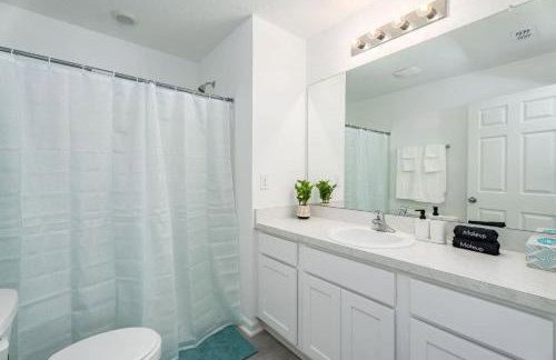 Stylish & Chic 2BR Townhome | Close 2 Bch. - Foto 26