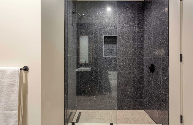 New Austin High Rise w/ Luxe Amenities Rooftop Pool, Gym, Yoga Studio & More! - Foto 18