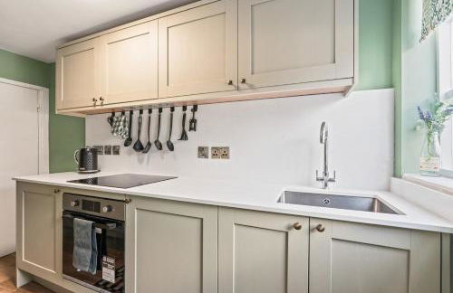 #54 The Balti Cottage Apartment - Sleeps 5 - Close to Kingsbury Water Park - " Perfect for Contractors and Families - Free parking" - Foto 19