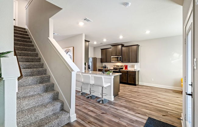 Perfect Home for Families Displaced by Insurance - Foto 15