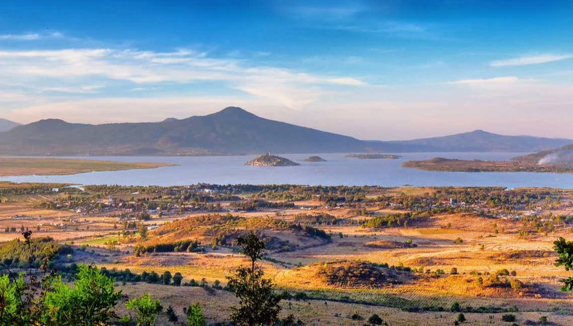 Excursión a la isla de Janitzio - Foto 2, Panorámica del lago Pátzcuaro y la isla de Janitzio