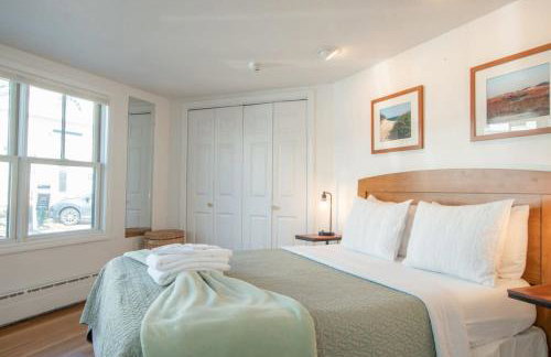 Gorgeous water views in the center of town - Foto 10