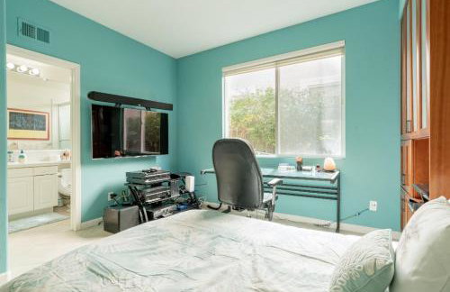 Luxe Family Villa ,116 inch Theater, Yard , Near Beaches - Photo 20