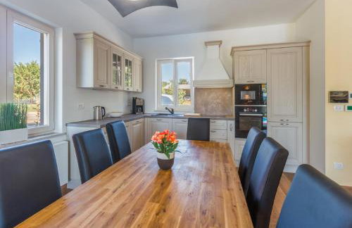 Villa in Deklici with Infinity Pool & Sea Views - Foto 13