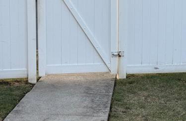 Cozy Room by Hofstra University - Photo 17