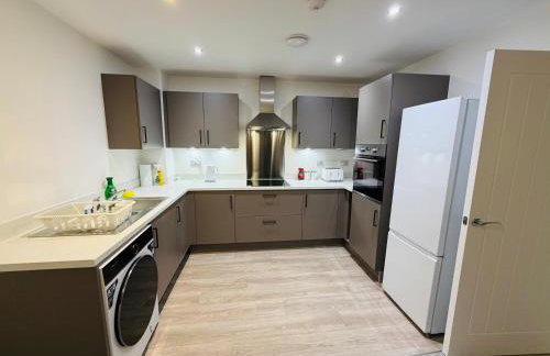 Brand New Modern 2 bedroom Flat Near City Centre - Foto 9