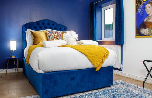 6 BR 3 Bath Spacious Tudor House & Free Parking - Foto 57