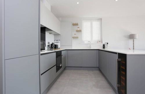 MERAKI 4 by BOURNECOAST - A Modern Apartment with a Patio and Parking - Sea Glimpses - FM8413 - Foto 7