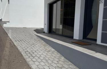 B - Elegent 2 Bedroom Modern Townhouse - Foto 16