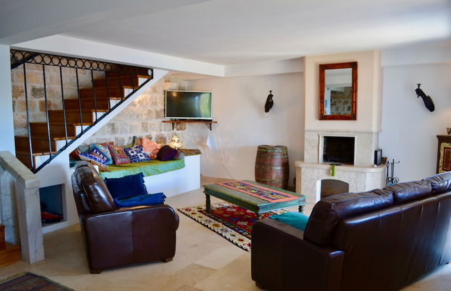 Restored 350 Year old Villa, Stunning Views, Idyllic Location, Large Pool - Photo 14