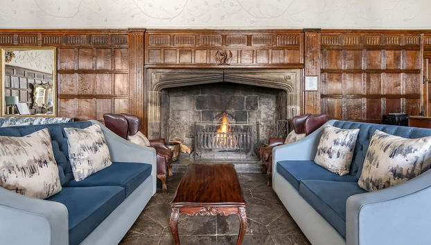 Coin salon dans le hall