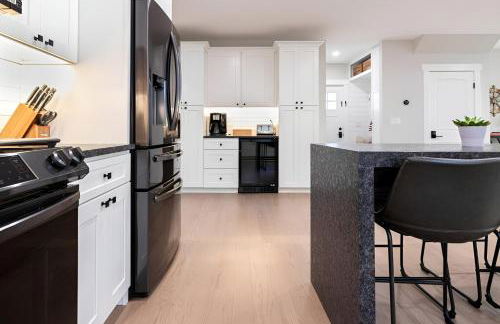 Renovated & Sophisticated Home Near Beach & Shops! - Photo 62