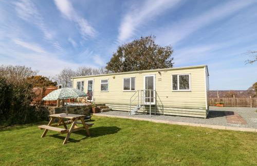 Cwrt y Ceffyl - Photo 1