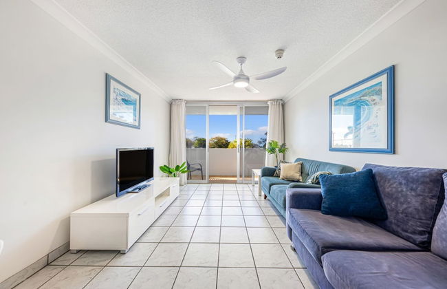 Elouera Tower Beachfront Apartments - Photo 32