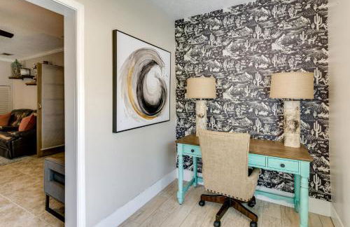 Hot Tub and Outdoor Kitchen Stylish Home in Bryan - Foto 8