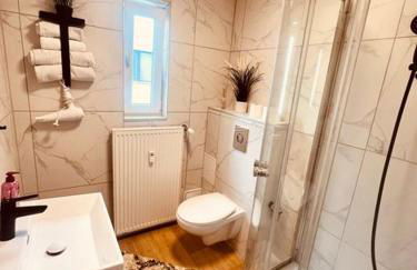 Ferienwohnung an der Uniklinik mit eigener Küche und renoviertem Badezimmer - Photo 7