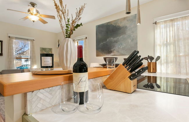 Lavish Retreat in Old Town - Walk Everywhere! - Foto 20