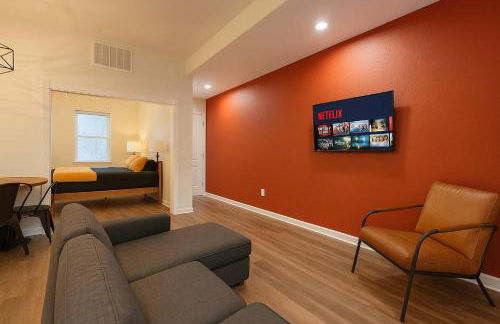 Soulard King Loft near Anheuser-Busch Brewery - Photo 6