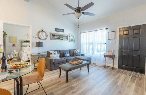 La Casita: Hot-tub & Firepit, 15 min to Fred! - Photo 23