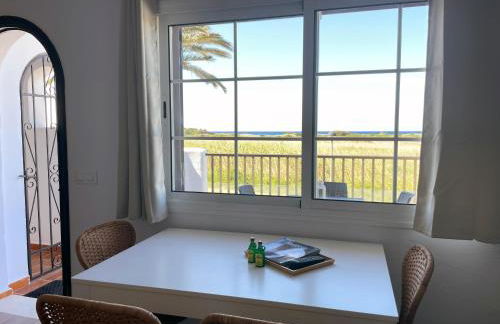 Apartamento Trini en Son Bou, frente al mar, perfecto para vacaciones - Foto 8