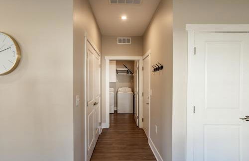 Modern 2BR 2BA New Build Condo with Garage & Patio - Foto 2