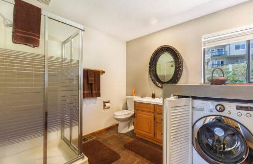 A LIVING CANVAS Amazing Lake View Custom Home - Foto 37