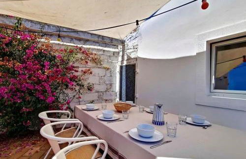 Casa Típica com Pátio e Tanque - Foto 8