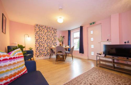 Stylish central location 3 bedroom house - Photo 13