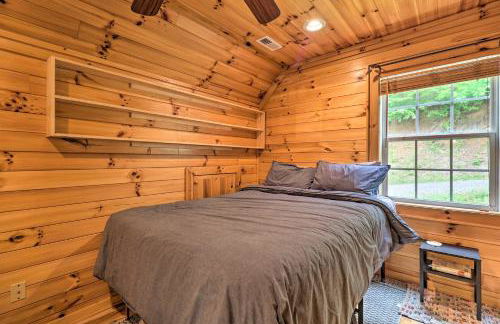 Cozy Boone Cabin with Deck Close to Downtown! - Foto 16