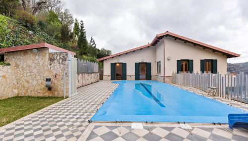 Valley View Villa in San Mango D'aquino with Hot Tub - Foto 3