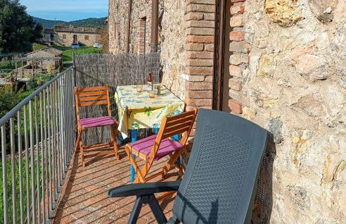 Awesome Apartment In Monticiano - Foto 1