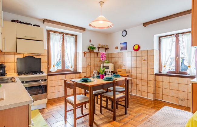 2 bedroom Apartment in Colico with garden and terrace - Photo 4