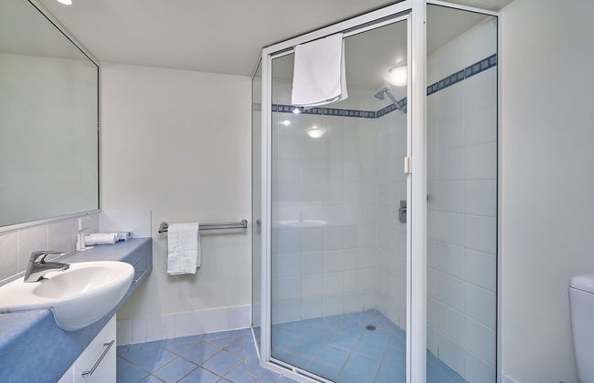 North Cove Waterfront Suites - Photo 25