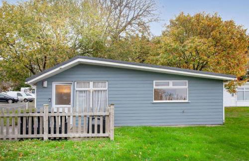 Sunnydaze-detached chalet with 2 bedrooms and 2 bathrooms and private parking outside door - Foto 20