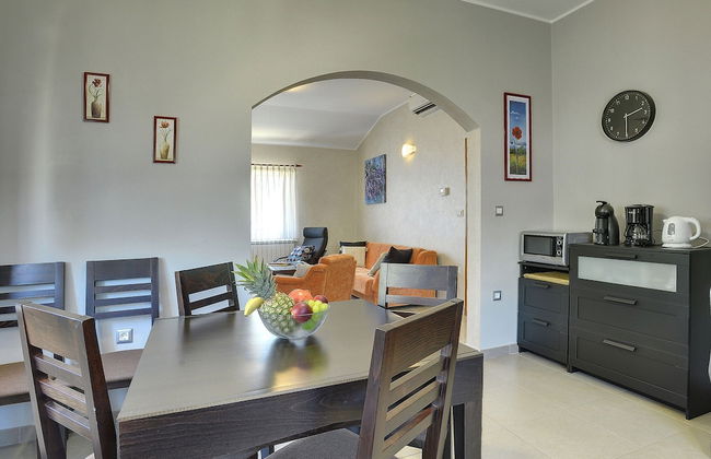 Villa in Peroj With Private Pool & Near Beach - Foto 10