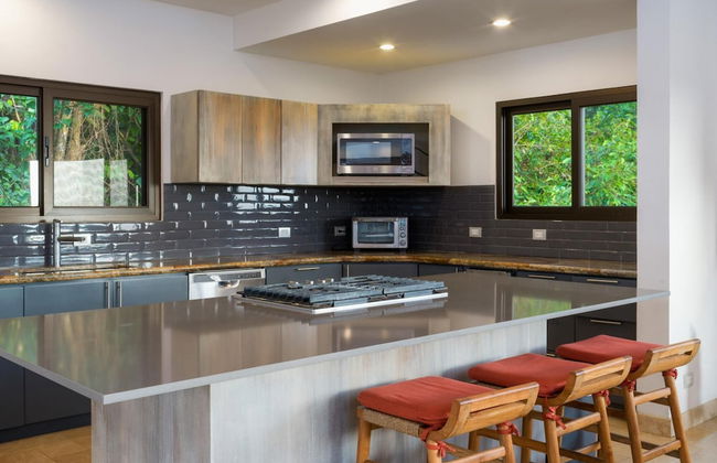 Stunning 7 BR Villa Manuel Antonio Sanctuary - Photo 10