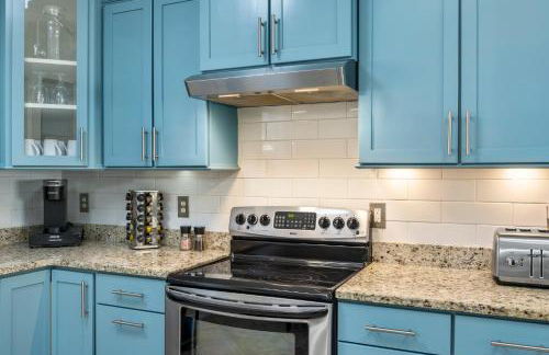 Beautiful Pet Friendly Home! Tropical Pool, Optional Golf Cart & Pool Heat, Minutes to Beach - Foto 7