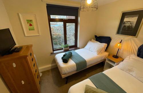 Muddy Paws Cottages - The Nook - Photo 52