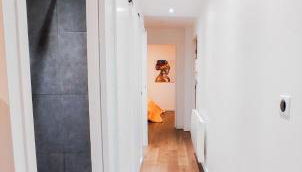 T3 au centre ville avec balcon, parking gratuit - Photo 5