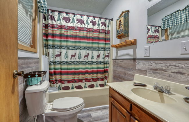 Wandering Creek - 2 Bedrooms, 1 Baths, Sleeps 6 Cabin by RedAwning - Foto 8